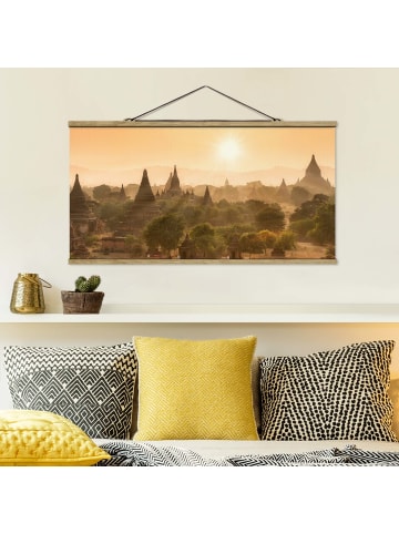 WALLART Stoffbild mit Posterleisten - Sonnenuntergang über Bagan in Orange