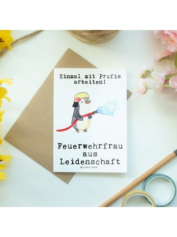 Mr. & Mrs. Panda Klappkarte Feuerwehrfrau Leidenschaft mit Spruch in Weiß