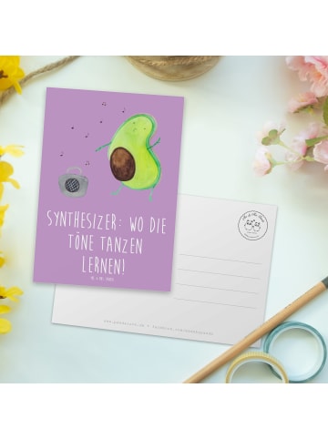 Mr. & Mrs. Panda Postkarte Synthesizer Tanz mit Spruch in Lavendeltraum