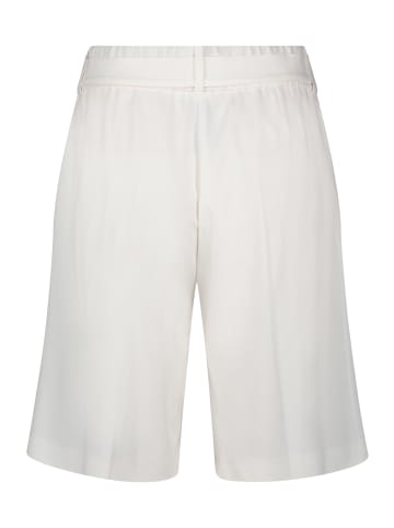 Betty Barclay Shorts mit Bundfalten in Rohweiß