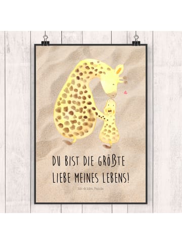 Mr. & Mrs. Panda Poster Giraffe Kind mit Spruch in Sandig