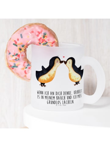 Mr. & Mrs. Panda Becher Pinguine Kuss mit Spruch in Transparent