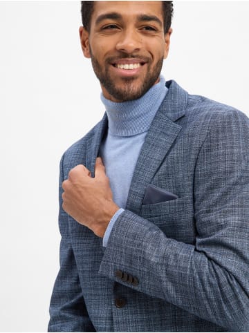 Andrew James Sakko Steven in blau