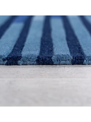 KADIMA DESIGN Teppich aus Wolle mit geometrischem S-förmigem Design in Blau