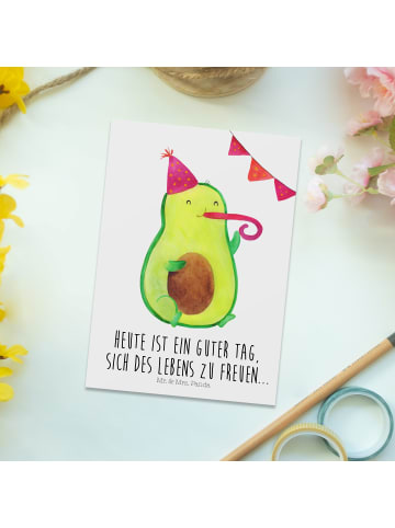 Mr. & Mrs. Panda Ansichtskarte Avocado Party mit Spruch in Weiß