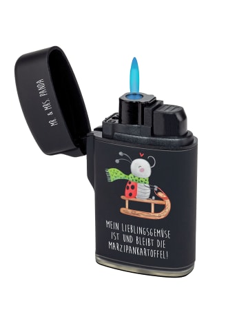 Mr. & Mrs. Panda Feuerzeug Smörle Rodeln mit Spruch in Schwarz