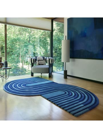 KADIMA DESIGN Teppich aus Wolle mit geometrischem S-förmigem Design in Blau