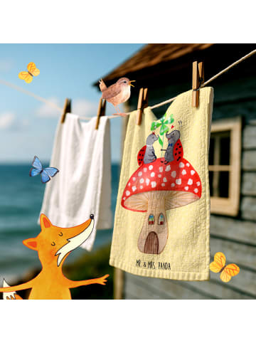 Mr. & Mrs. Panda Handtuch Marienkäfer Fliegenpilz ohne Spruch in Gelb Pastell