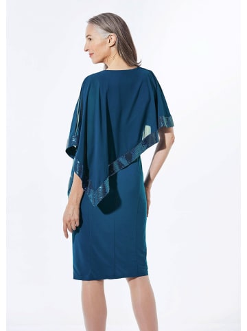 GOLDNER Kurzgröße:  Kleid mit raffiniertem Chiffonüberwurf in mykonosblau
