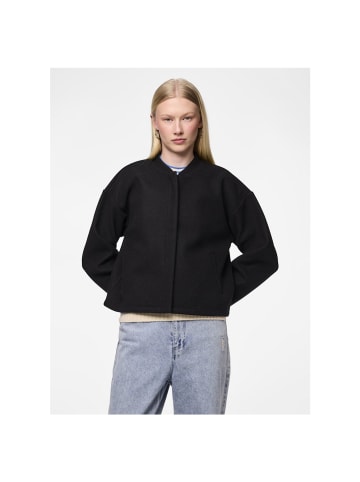 Pieces Jacke in Black