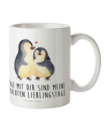 Mr. & Mrs. Panda Kaffeepott Pinguin umarmen mit Spruch in Weiß