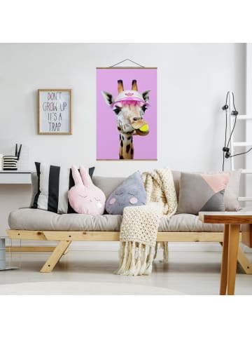 WALLART Stoffbild - Jonas Loose - Giraffe beim Tennis in Pink