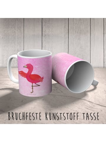Mr. & Mrs. Panda Tasse Flamingo Yoga ohne Spruch in Aquarell Pink