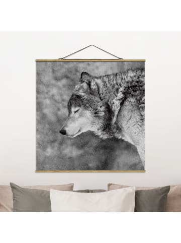 WALLART Stoffbild mit Posterleisten - Winter Wolf in Schwarz-Weiß