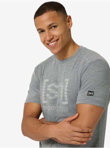 super.natural Merino T-Shirt GRID LOGO in grau