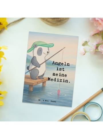 Mr. & Mrs. Panda Postkarte Panda Angeln Design mit Spruch in Weiß