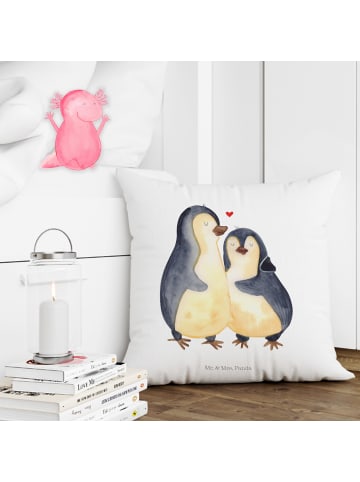 Mr. & Mrs. Panda Kissen Pinguin umarmen ohne Spruch in Weiß