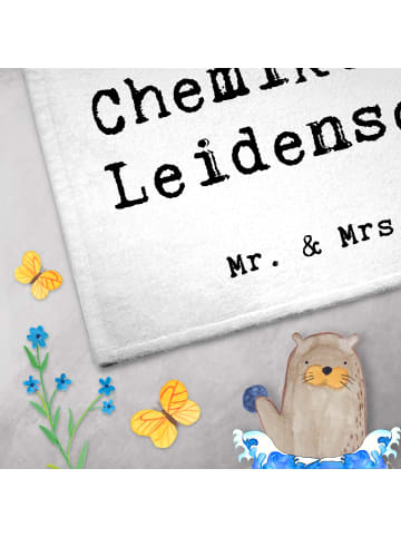 Mr. & Mrs. Panda Handtuch Chemiker Leidenschaft mit Spruch in Weiß
