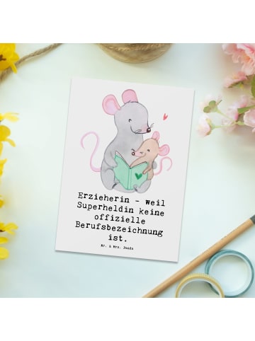 Mr. & Mrs. Panda Ansichtskarte Erzieherin Superheldin mit Spruch in Weiß