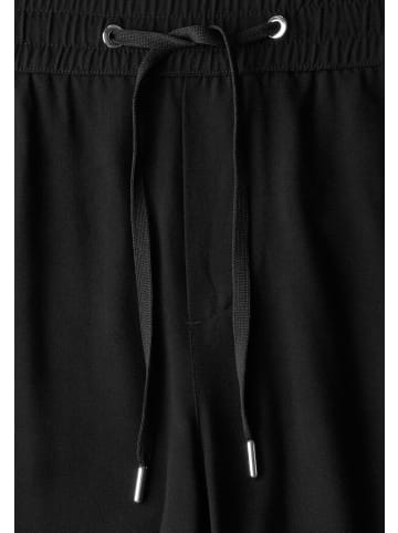 Street One Capri in Black