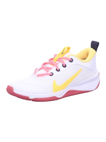 Nike Sportswear Sneaker Nike OMNI MULTI-COURT Sneaker in weiss/gelb