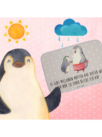 Mr. & Mrs. Panda duschmatte Pinguin mit Kind mit Spruch in Grau Pastell