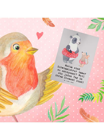 Mr. & Mrs. Panda Glückwunschkarte Entspannte Schwimmlehrer mit S... in Grau Pastell