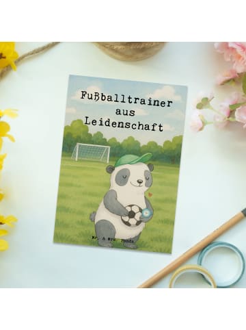 Mr. & Mrs. Panda Postkarte Fußballtrainer Leidenschaft Design mi... in Weiß