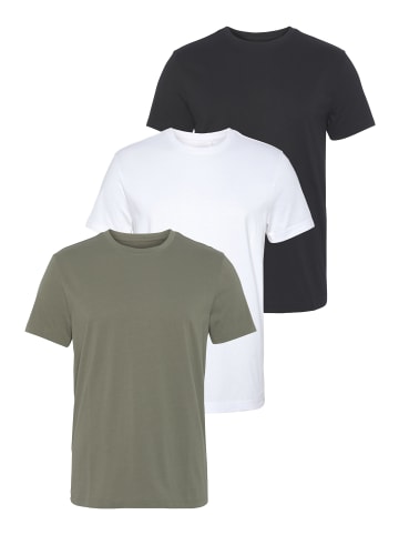 AJC T-Shirt in weiß, schwarz, oliv