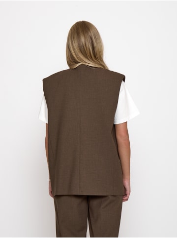 minus Vest in Tiramisu
