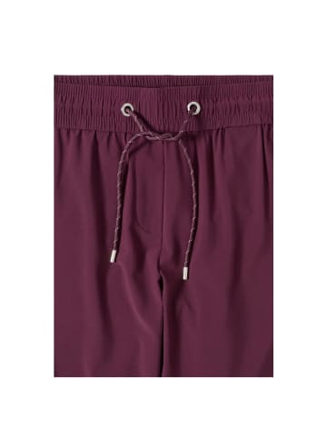 Cecil Hose in mulberry red