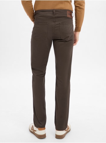 Andrew James Hose Aiden in schlamm