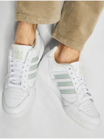 adidas Turnschuhe in white/linen green/off white