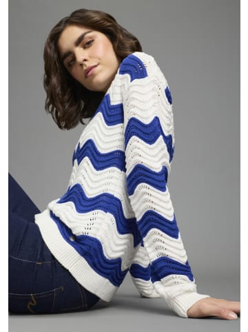 Kangaroos Ajourpullover in Blau-weiß