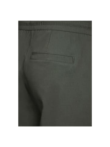 Cecil Capri in cool khaki