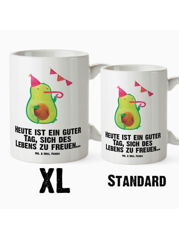 Mr. & Mrs. Panda Große Teetasse Avocado Party mit Spruch in Weiß