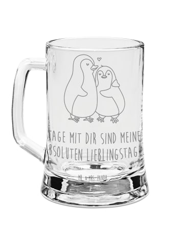 Mr. & Mrs. Panda Gravur Bierkrug Pinguin umarmen mit Spruch in Transparent