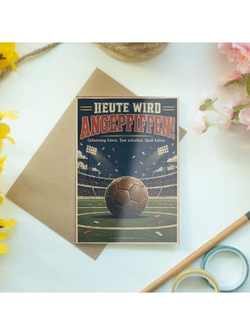 Mr. & Mrs. Panda Geburtstagskarte Fussball-Geburtstag nostalgisc... in Weiß