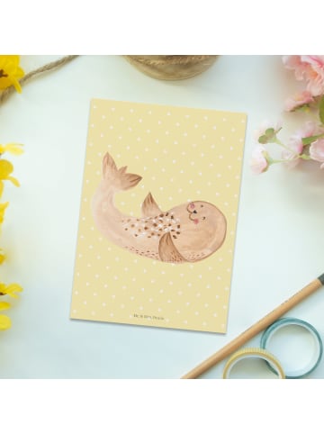 Mr. & Mrs. Panda bildkarte Robbe Liegen ohne Spruch in Gelb Pastell