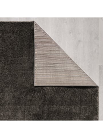 KADIMA DESIGN Samtweicher Teppich aus 100% recyceltem Material in Anthrazit