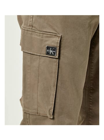 Calvin Klein Schmal geschnittene Cargohose in Braun