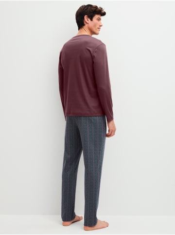 Pyjama in mahogany red
