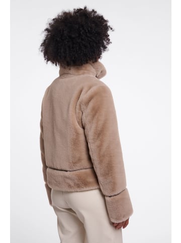 RINO&PELLE Faux-Fur-Jacke mit hohem Stehkragen in Oat