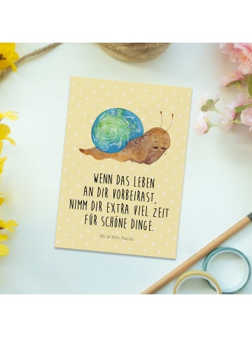 Mr. & Mrs. Panda Ansichtskarte Schnecke Sir mit Spruch in Gelb Pastell
