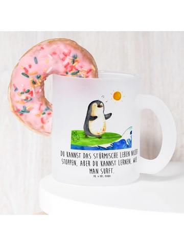 Mr. & Mrs. Panda Teeglas Pinguin Surfer mit Spruch in Transparent