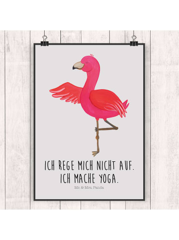 Mr. & Mrs. Panda Bild Flamingo Yoga mit Spruch in Grau Pastell