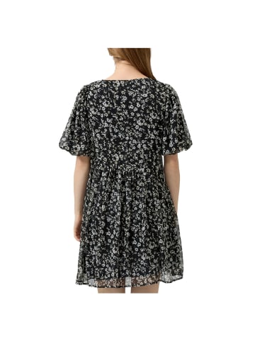 Q/S designed by Kleid in Schwarz