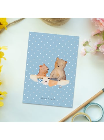 Mr. & Mrs. Panda Postkarte Oma Backen ohne Spruch in Blau Pastell