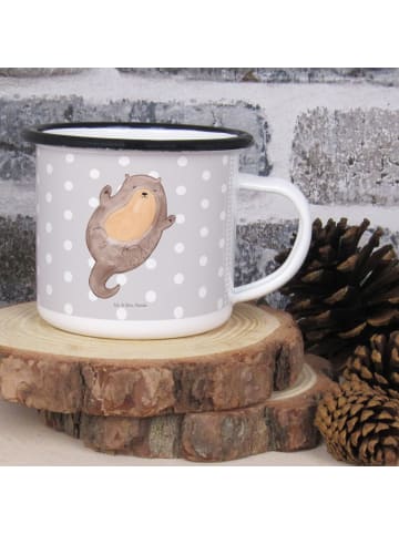 Mr. & Mrs. Panda XL Emaille Tasse Otter Umarmen ohne Spruch in Grau Pastell