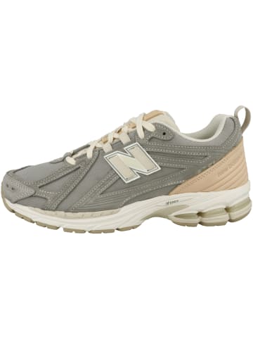 New Balance Sneaker low M 1906 in grau